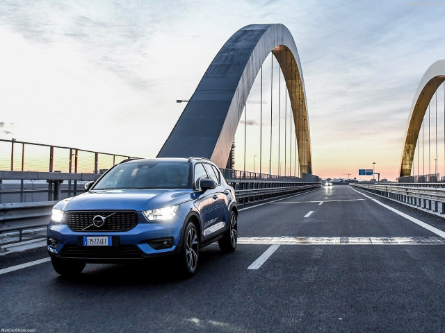 Volvo XC40 фото