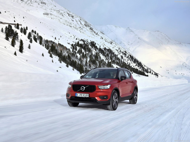 Volvo XC40 фото