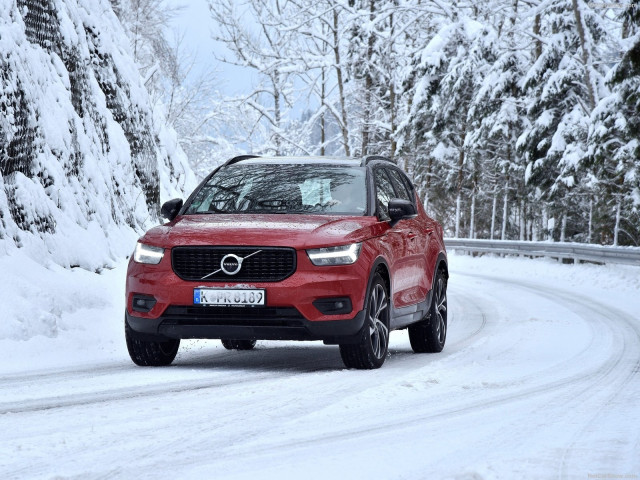 Volvo XC40 фото