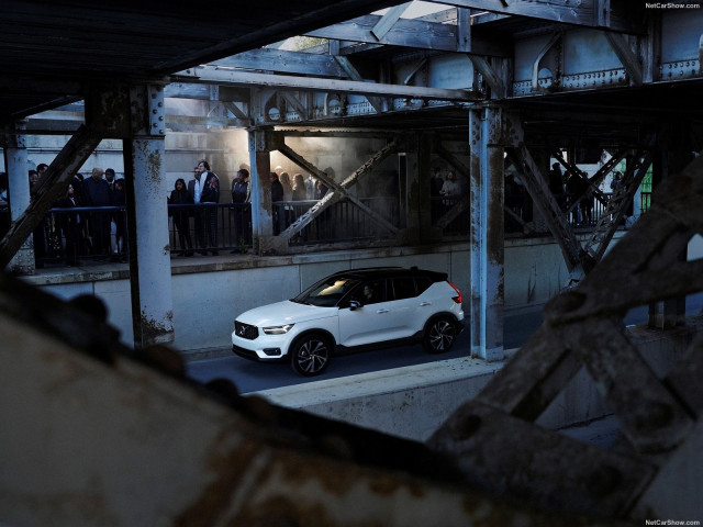 Volvo XC40 фото