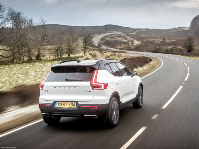 Volvo XC40 фото