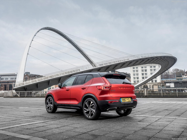 Volvo XC40 фото