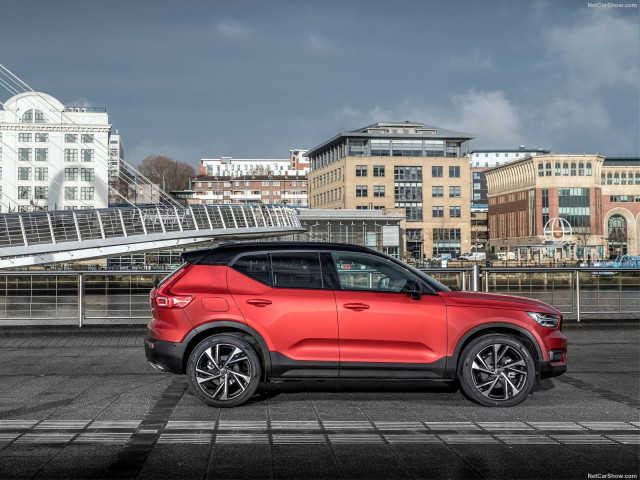 Volvo XC40 фото