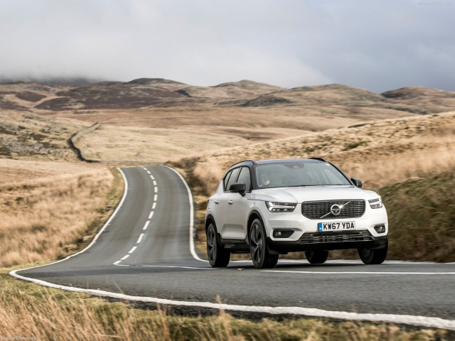 Volvo XC40 фото