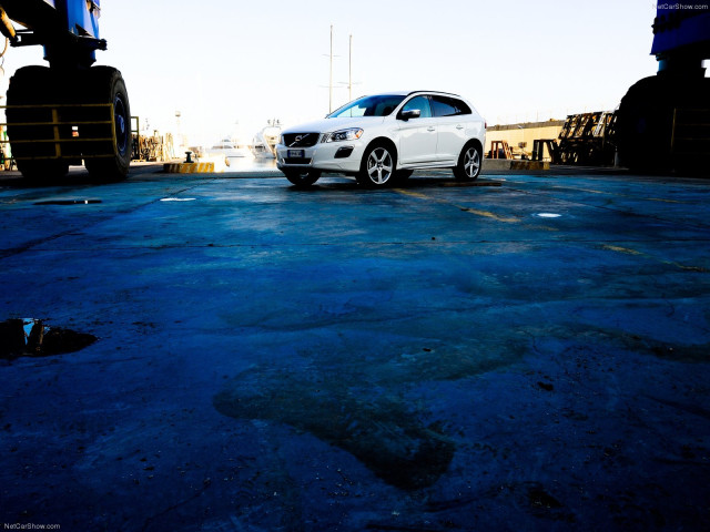 Volvo XC60 R-Design фото