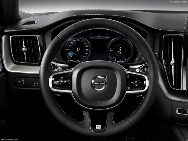 Volvo XC60 фото