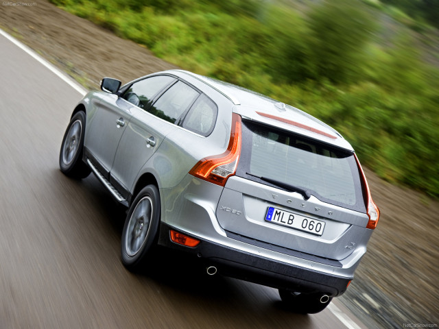 Volvo XC60 фото