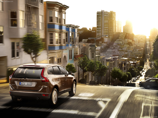 Volvo XC60 фото