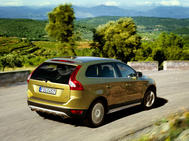 Volvo XC60 фото