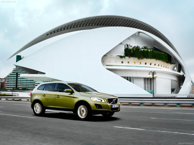 Volvo XC60 фото