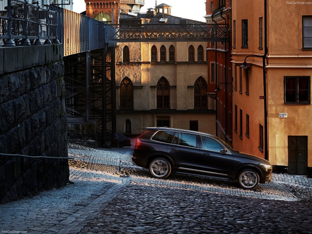 Volvo XC90 фото