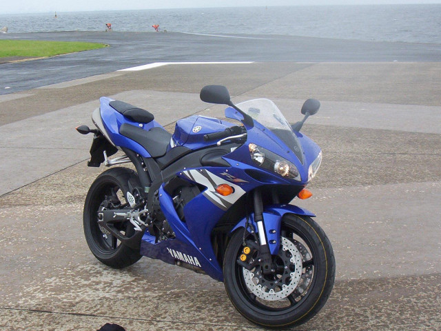 Yamaha YZF-R1 фото