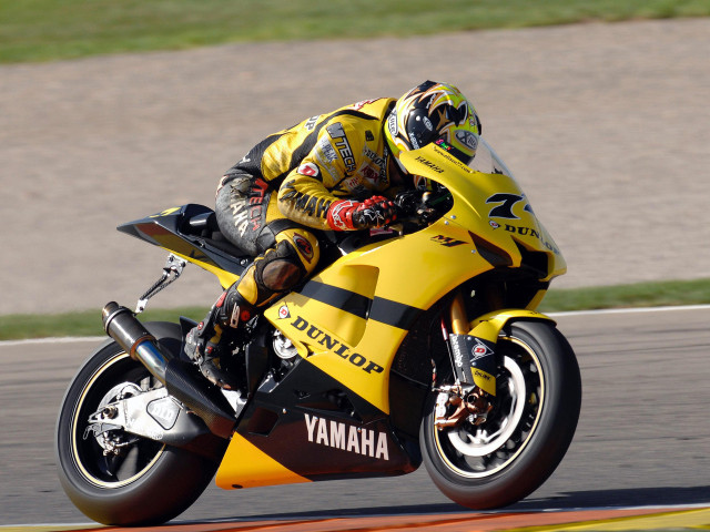 Yamaha YZR-M1 фото