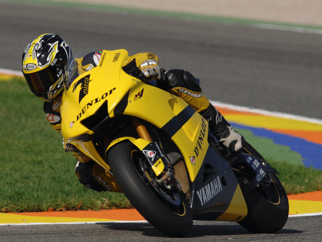 Yamaha YZR-M1 фото