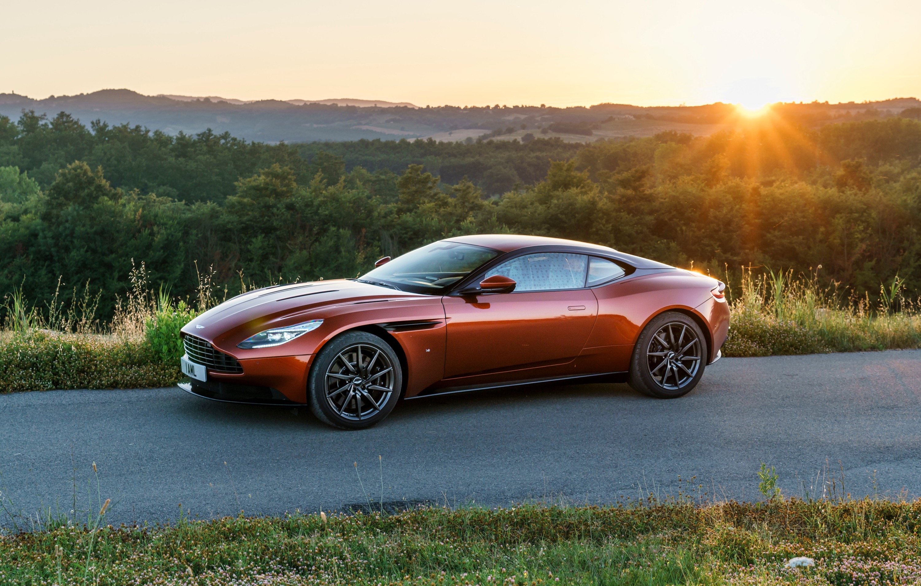 Aston Martin db11 2014