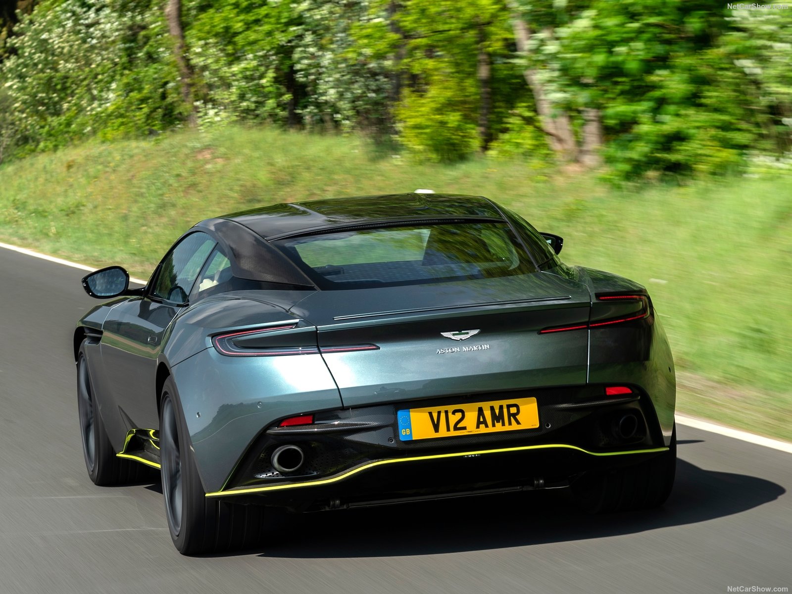 Aston Martin db11 Amr