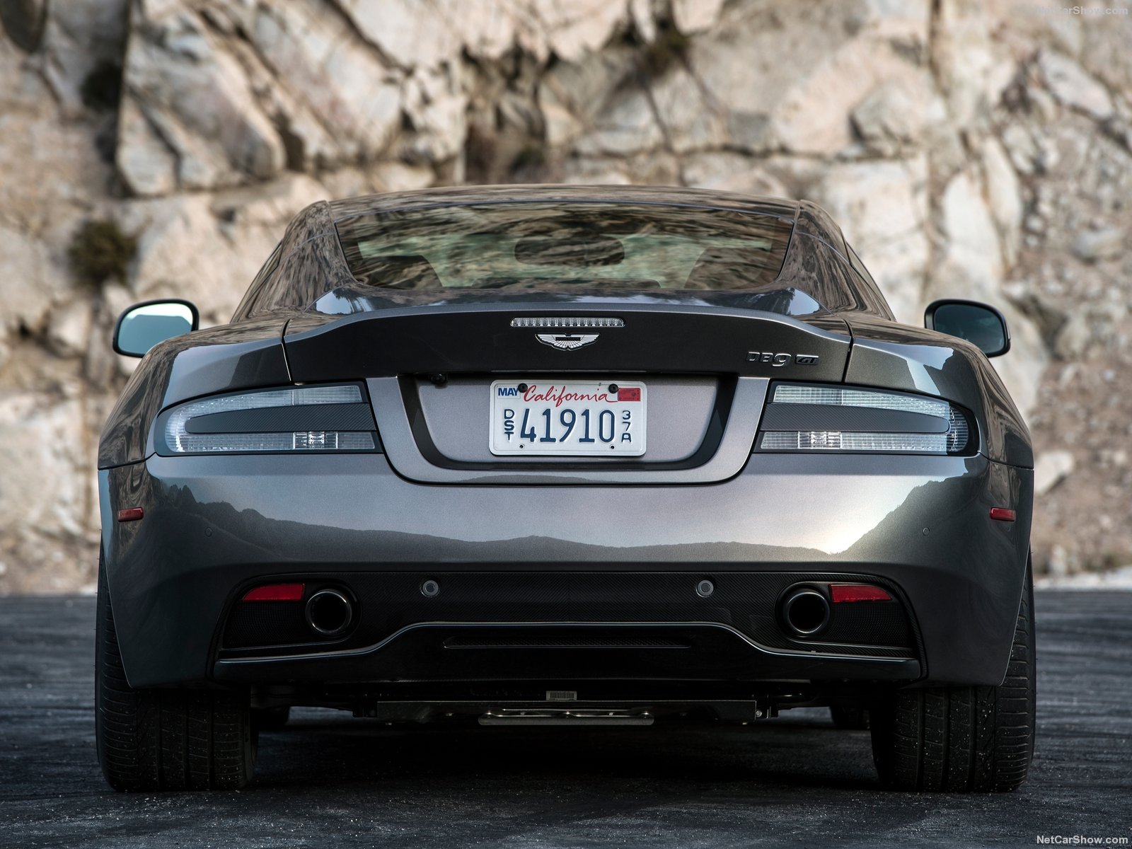 Aston Martin v12 db9