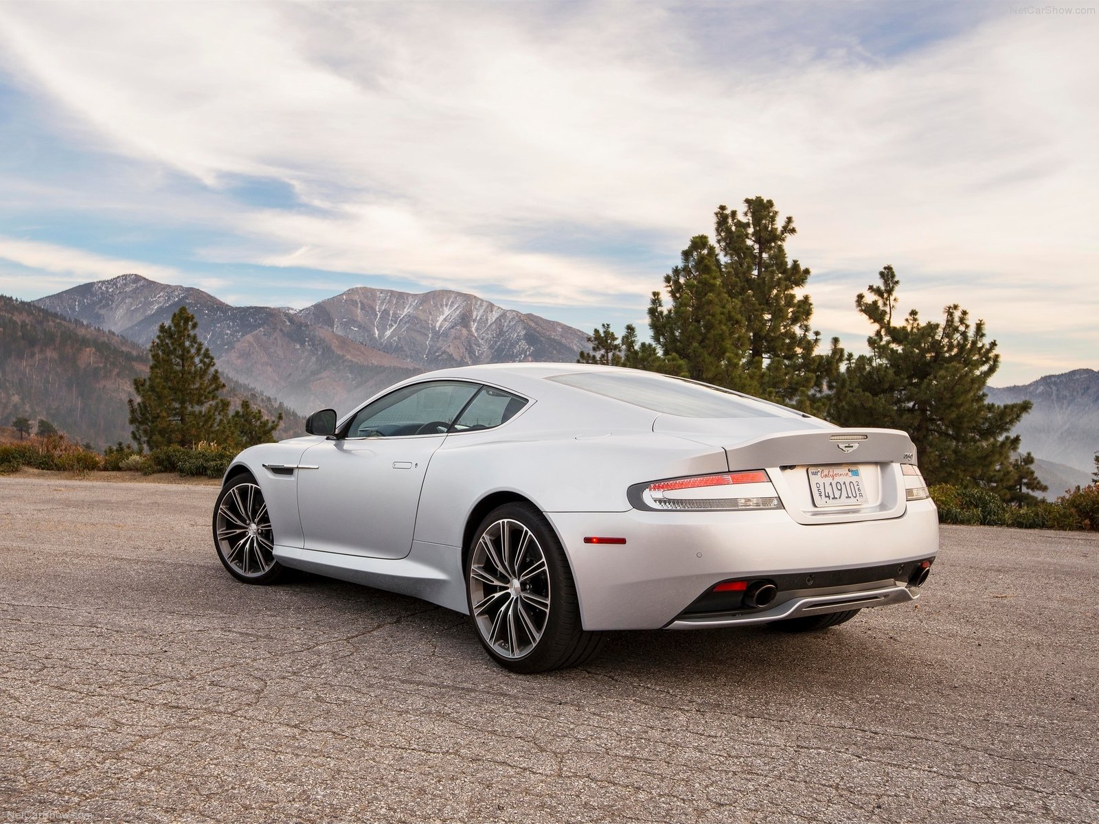 Aston Martin v12 db9