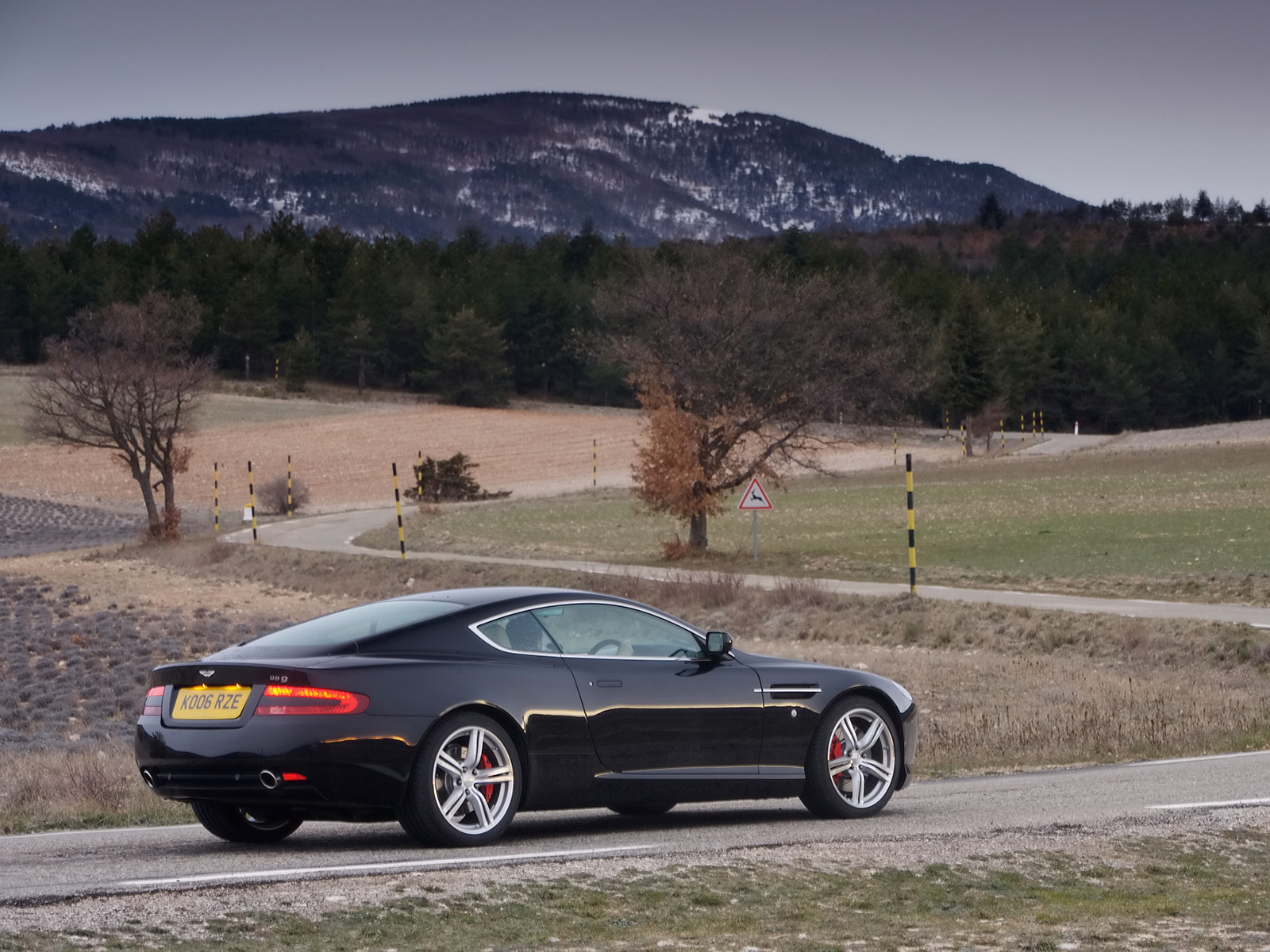 Aston Martin db9 Wallpaper