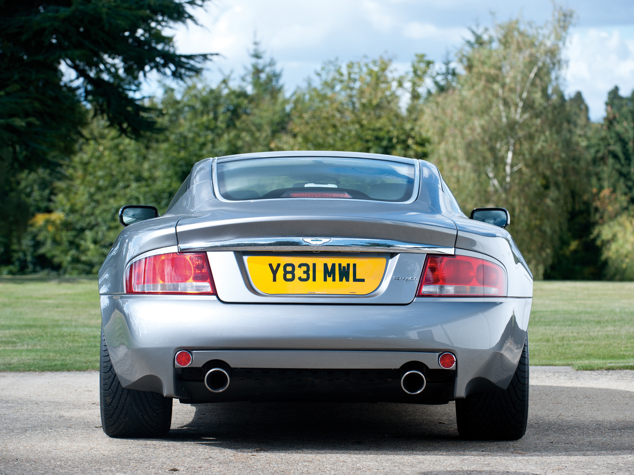 Aston Martin v12 Vanquish 2001