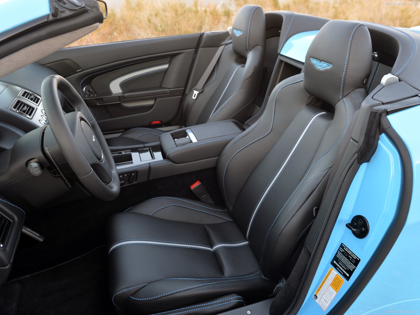 Aston Martin Vantage v12 Interior