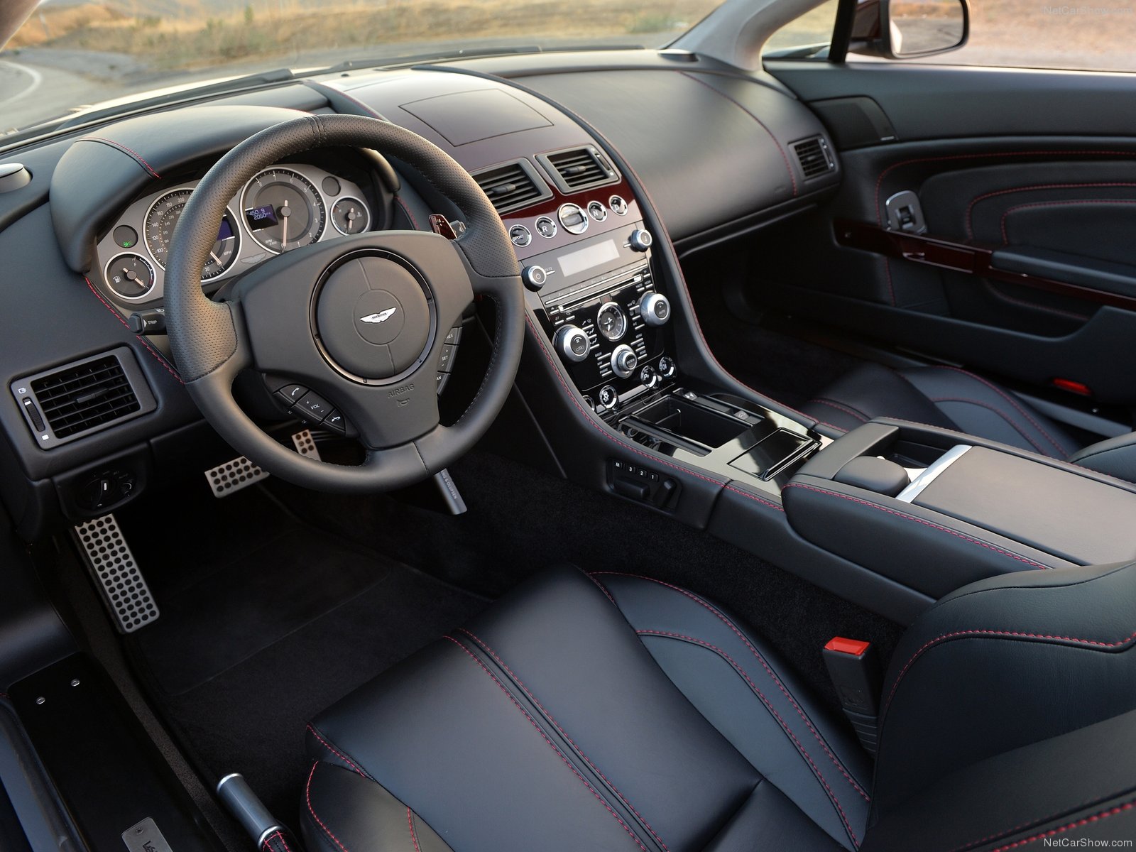 Aston Martin Vantage v12 Interior