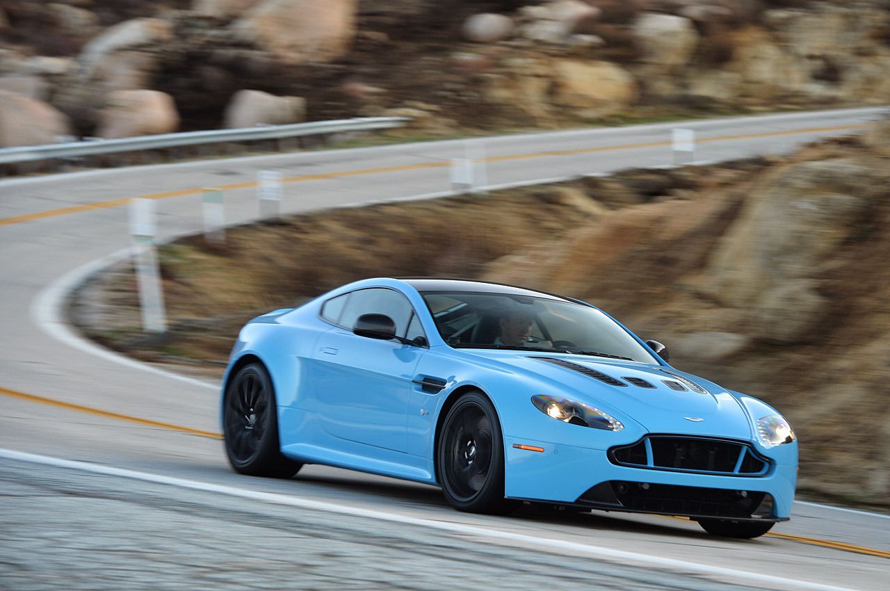 Aston Martin v12 Vantage s