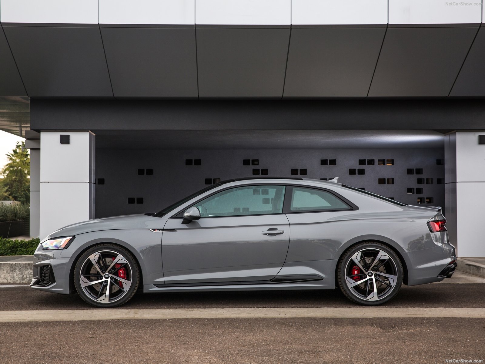 Audi rs5 Coupe серебристый