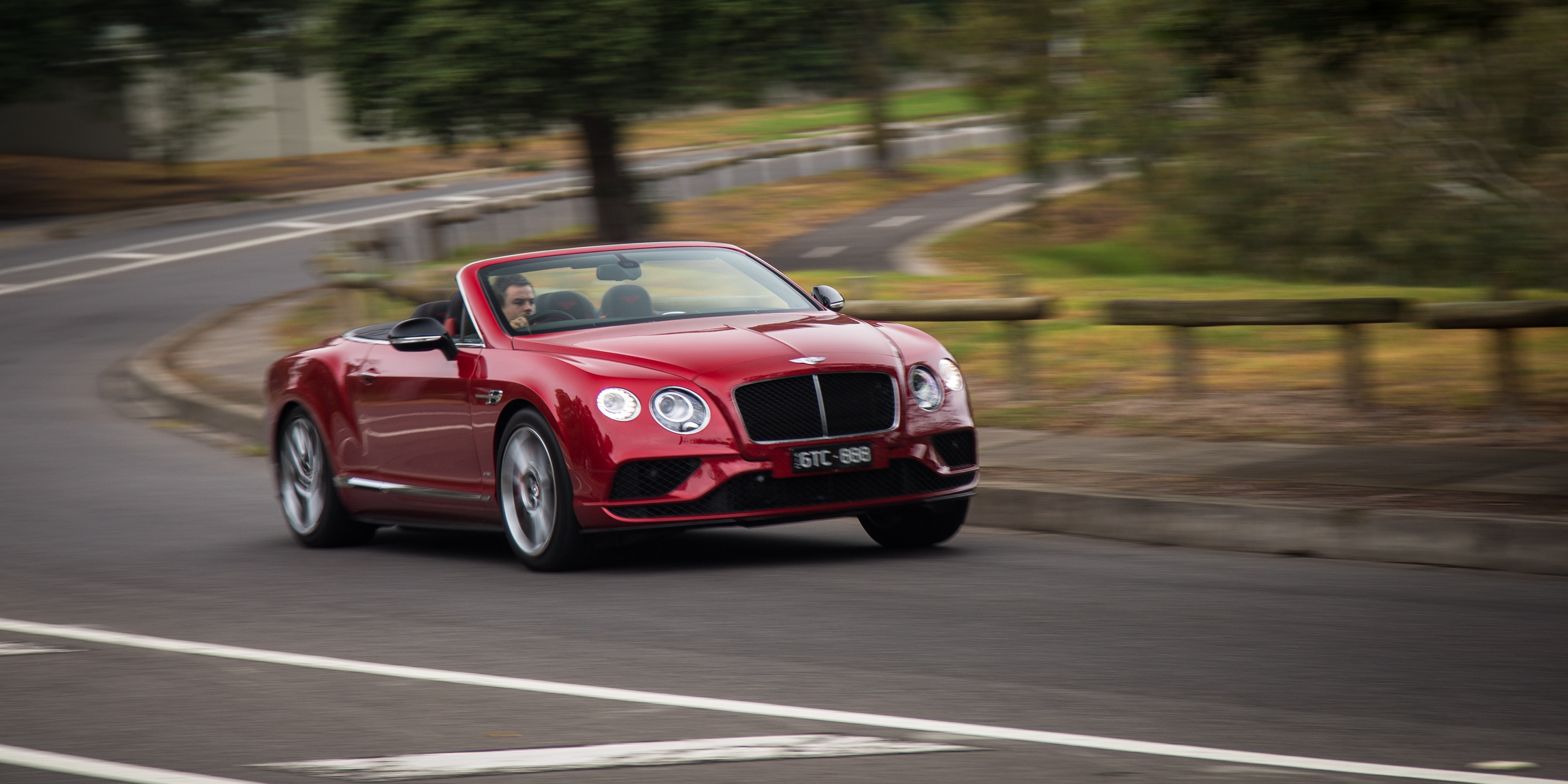 Continental gt v8 Convertible фиолетовая