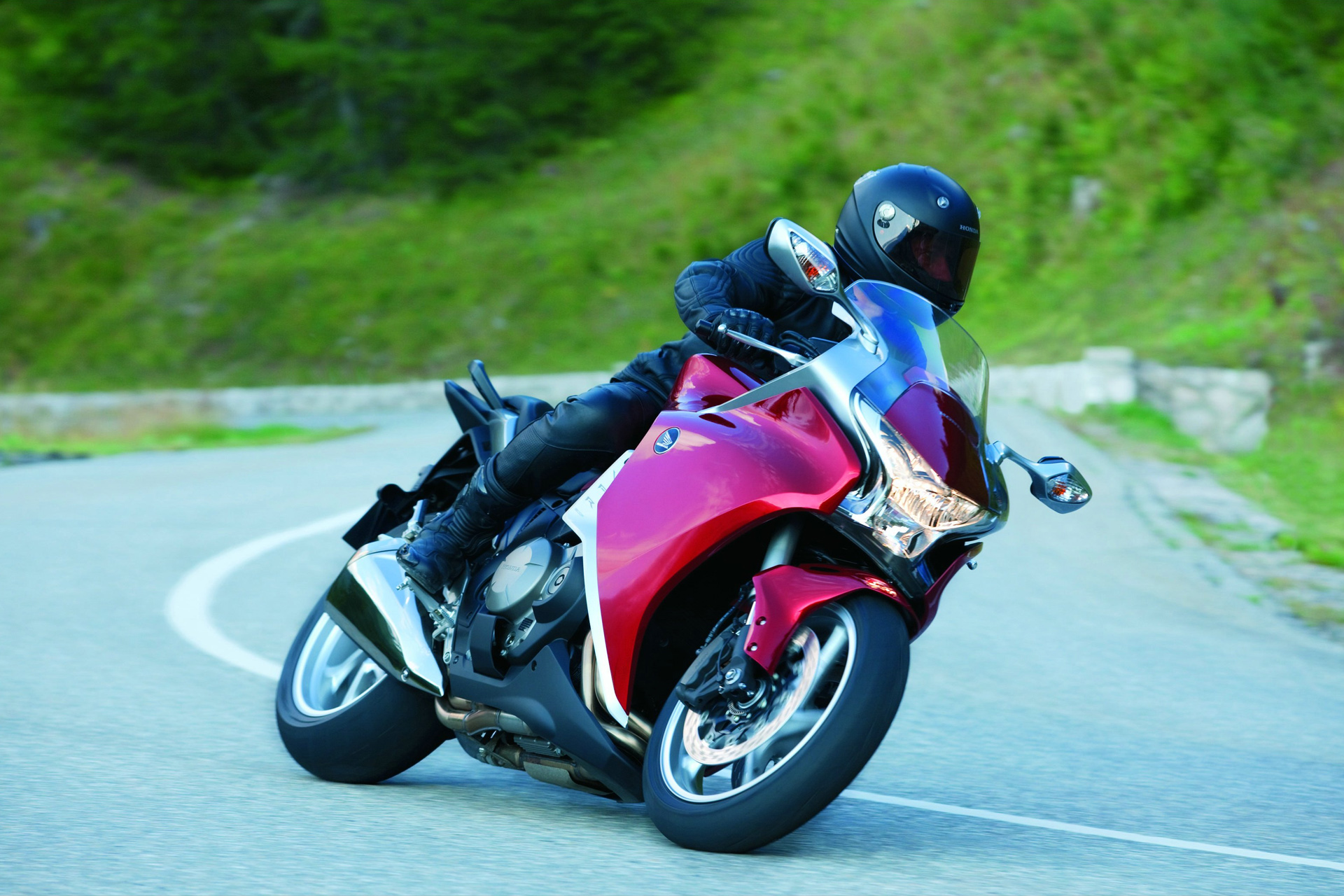 Мотоциклист на Honda VFR 1200