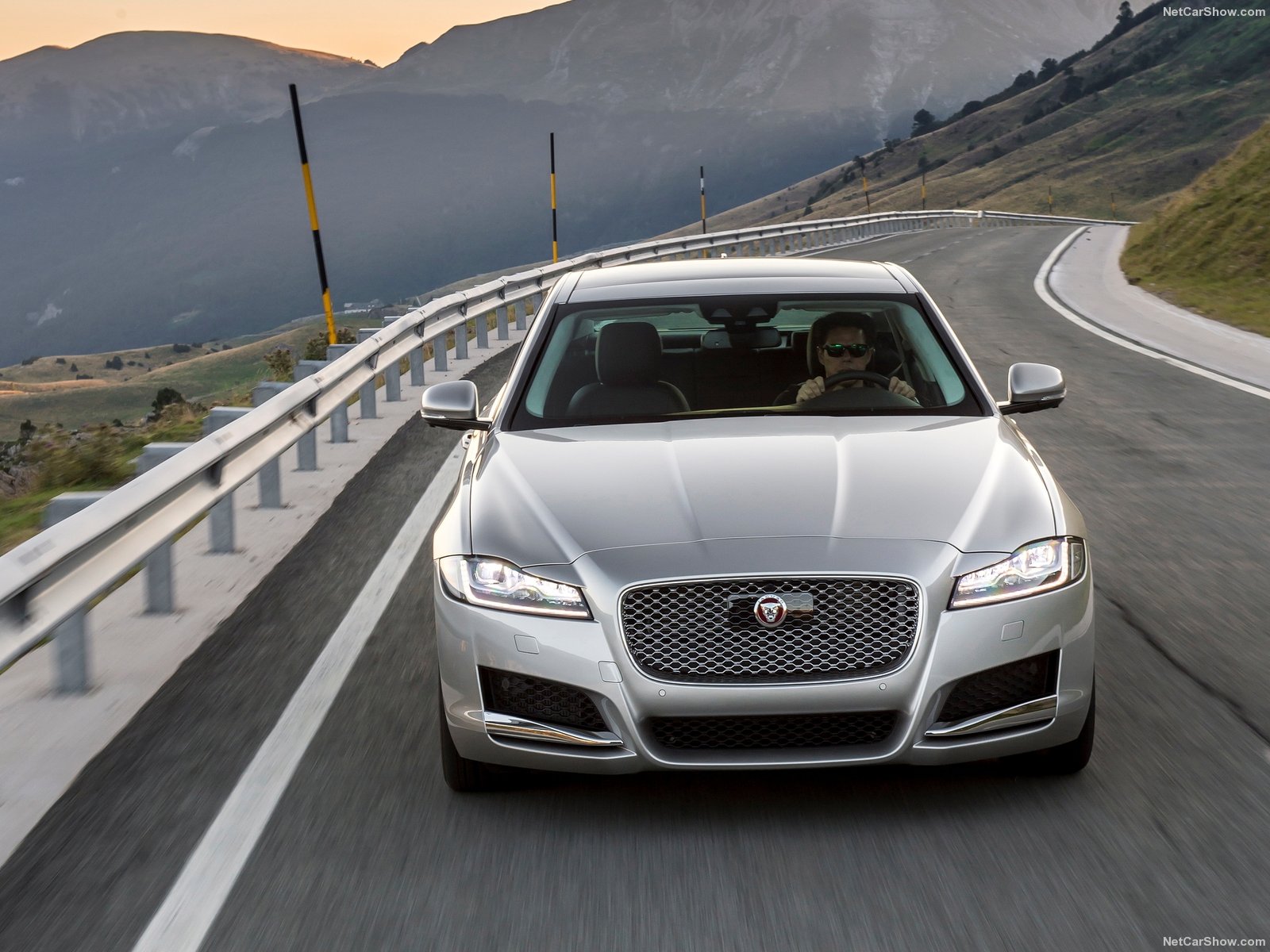 Jaguar xf фото