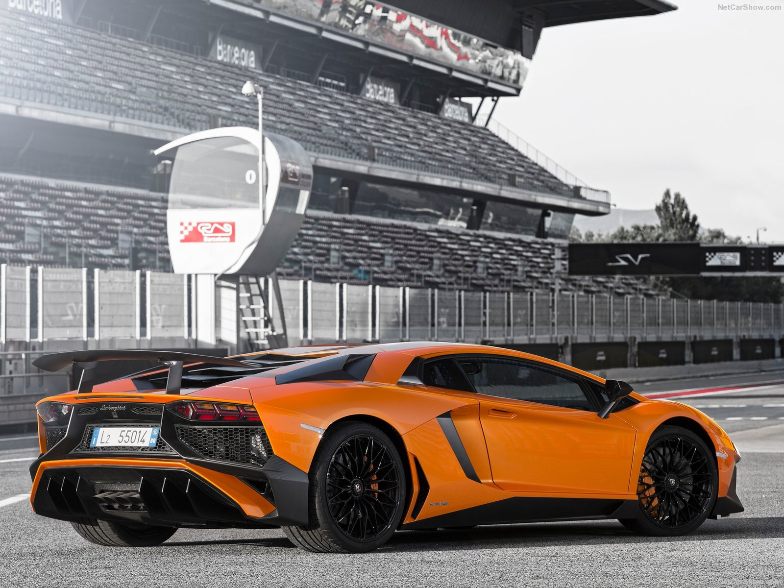 Aventador SV оранжевый