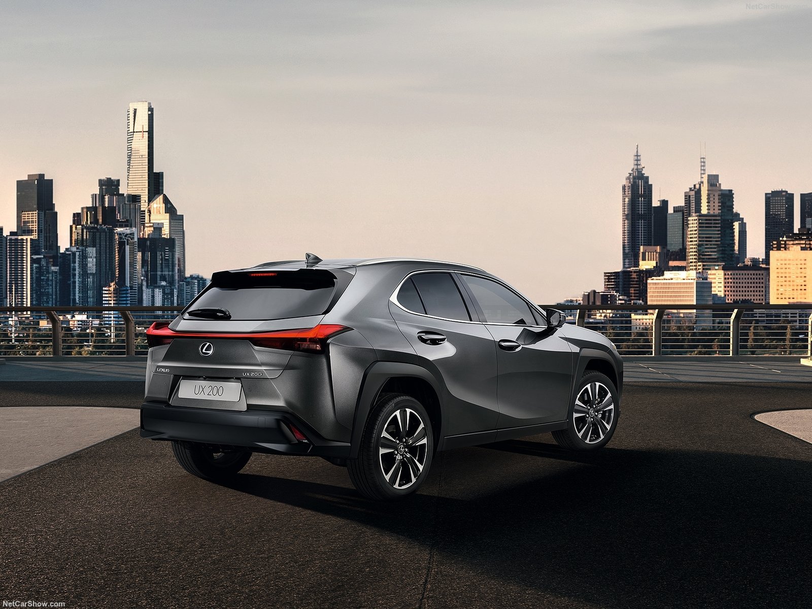 Lexus ux. Кроссовер Lexus UX 200. Лексус кроссовер 2019. Городской кроссовер Лексус UX. Новый Лексус UX.