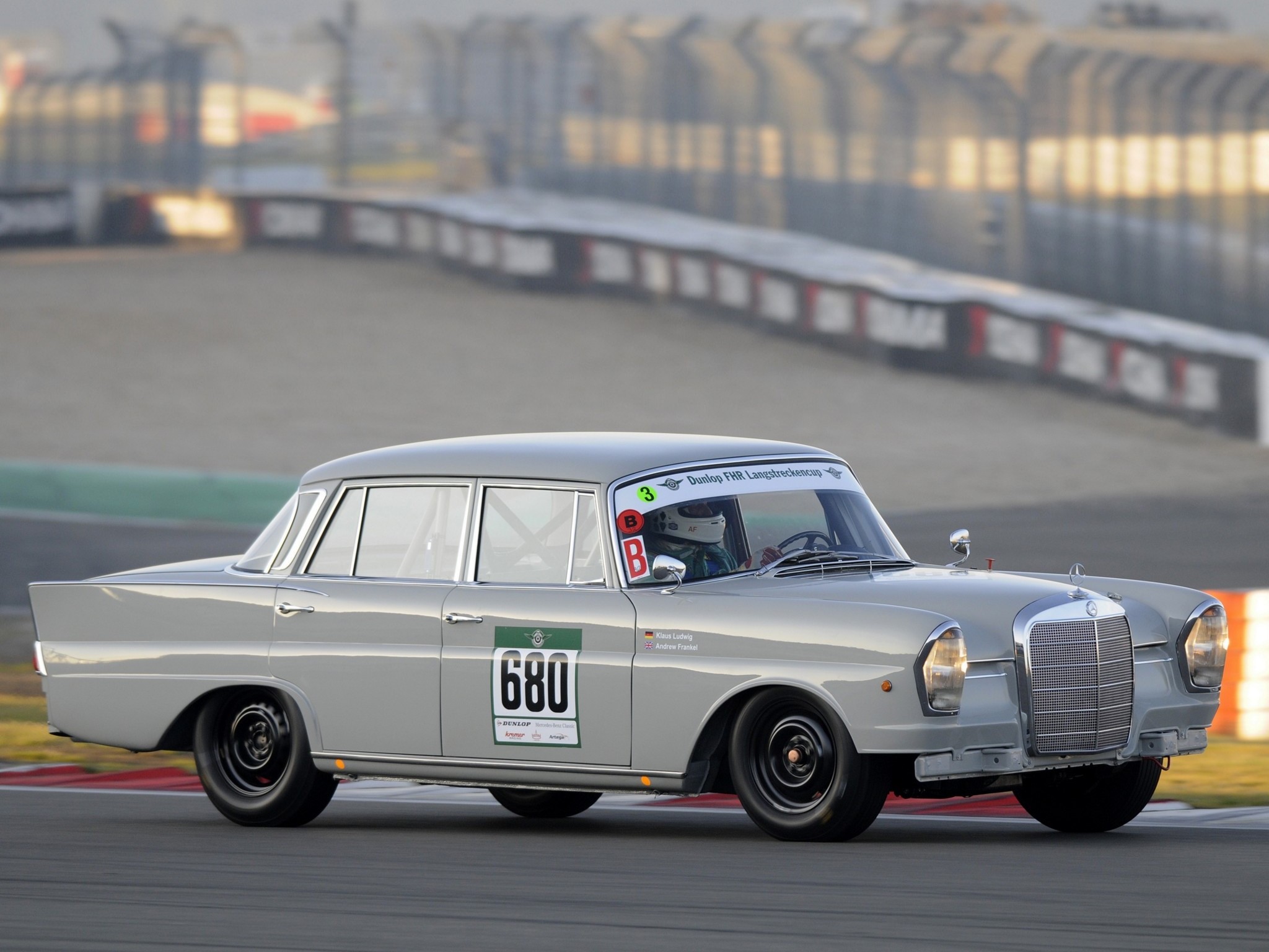 Mercedes w123 РіРѕРЅРѕС‡РЅС‹Р№