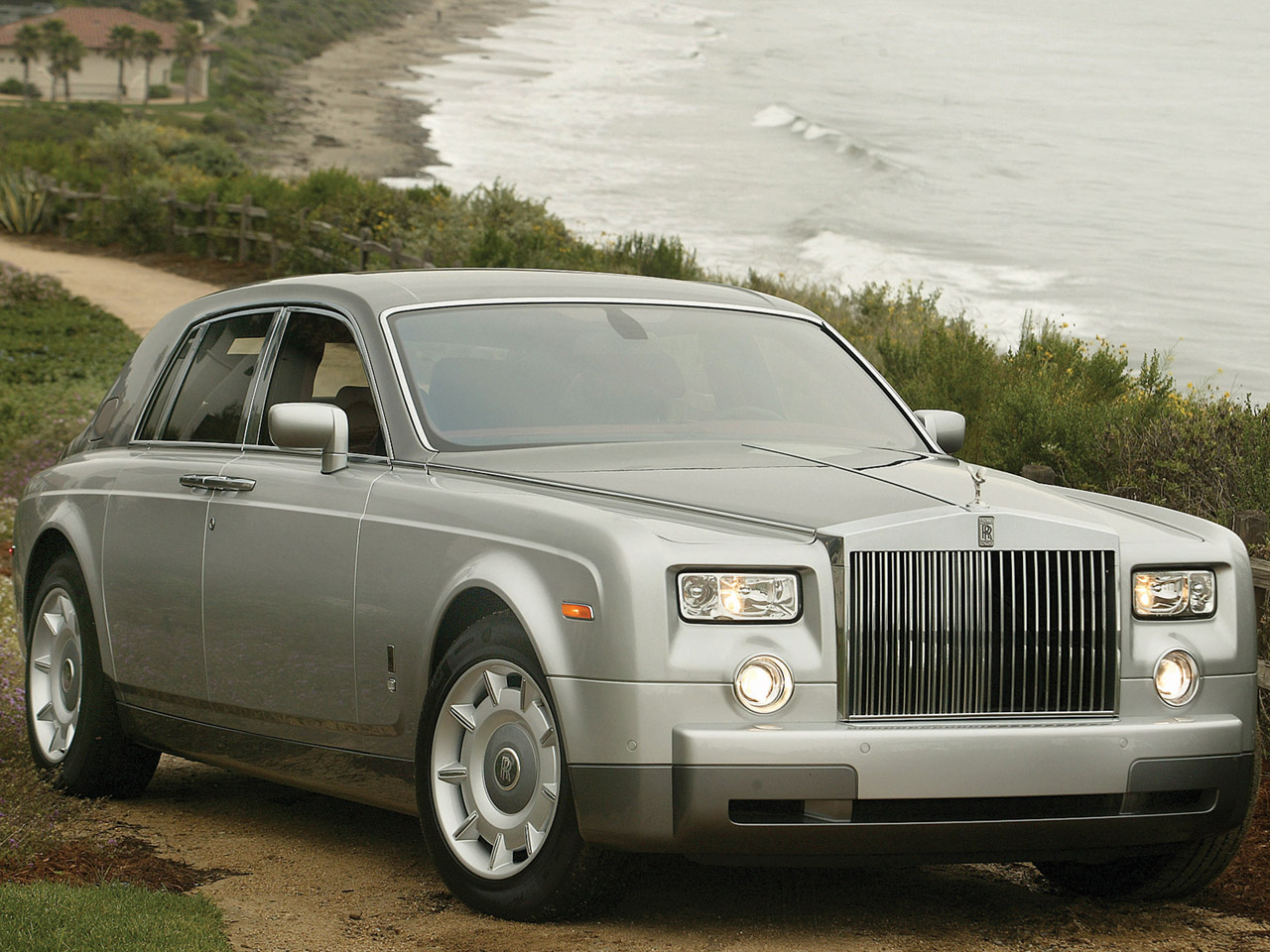 Что такое фантом. Роллс Ройс Фантом. Rolls Royce Phantom 2004. Роллс Ройс 2004. Роллс Ройс Фантом 2004 года.