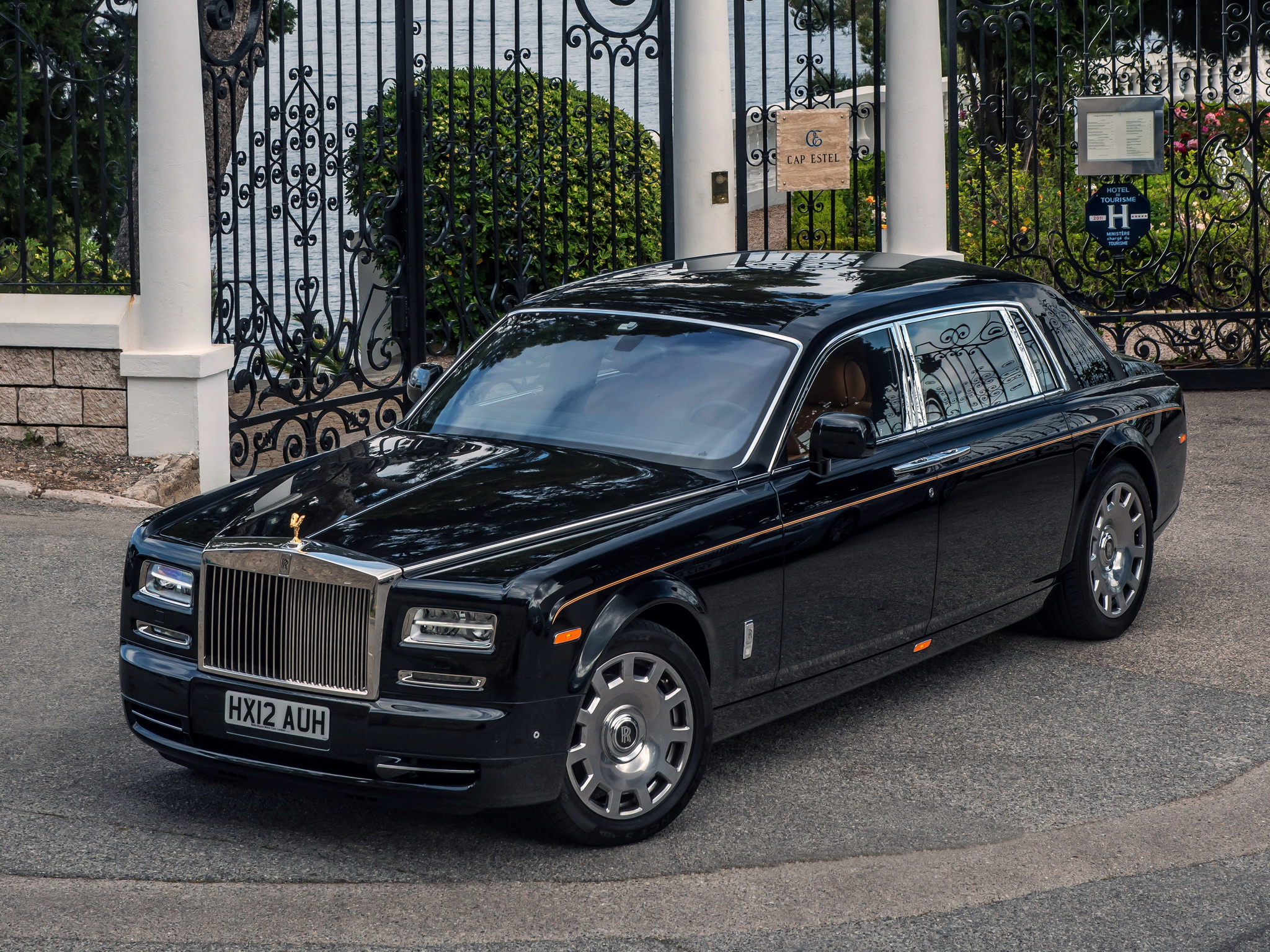 Автомобиль rolls royce фото