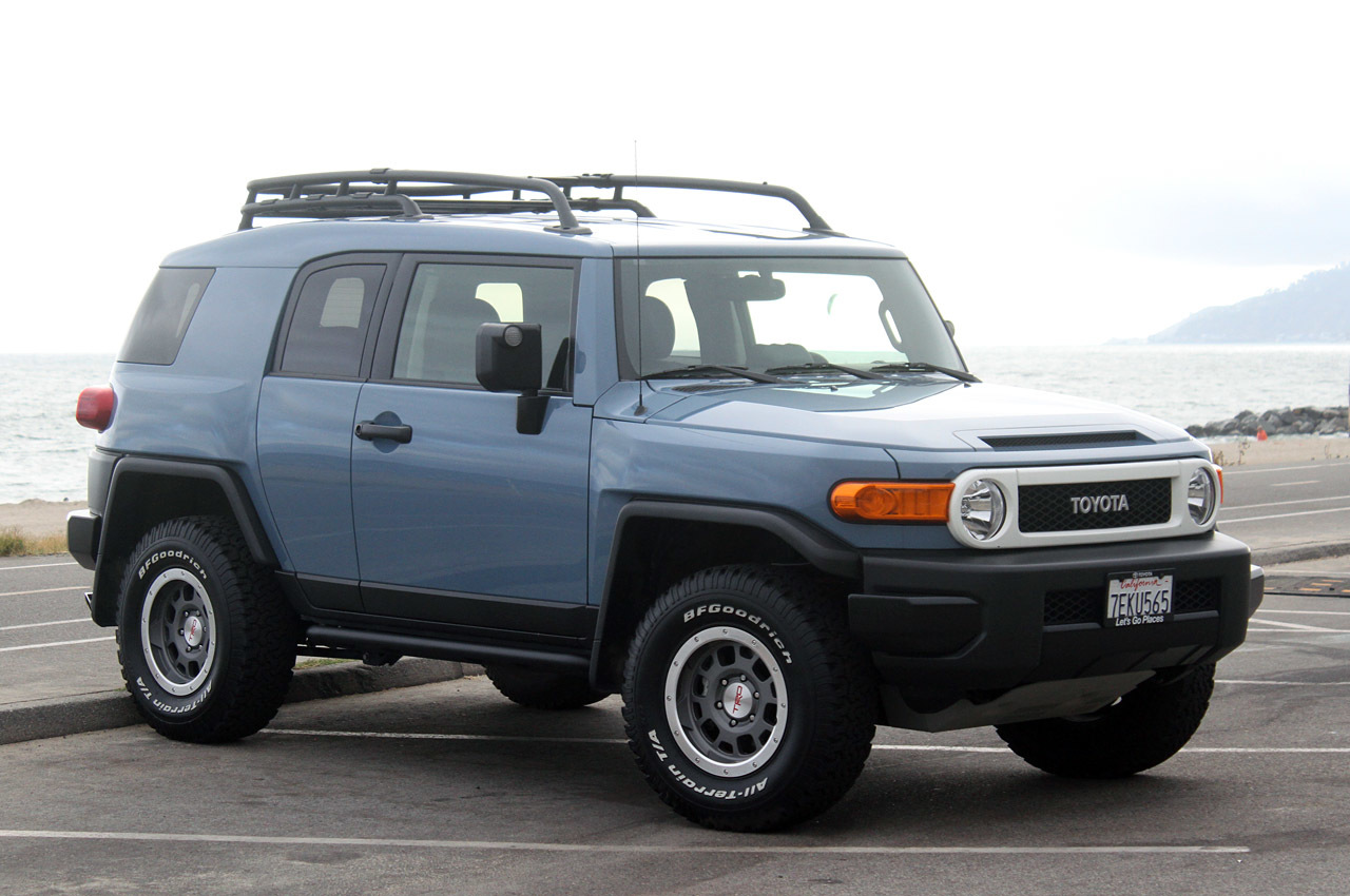 Toyota cruiser фото. FJ Cruiser 2022. Тойота FJ Cruiser 2022. Toyota FJ Cruiser Модельный ряд. Toyota FJ Cruiser салон 2022.