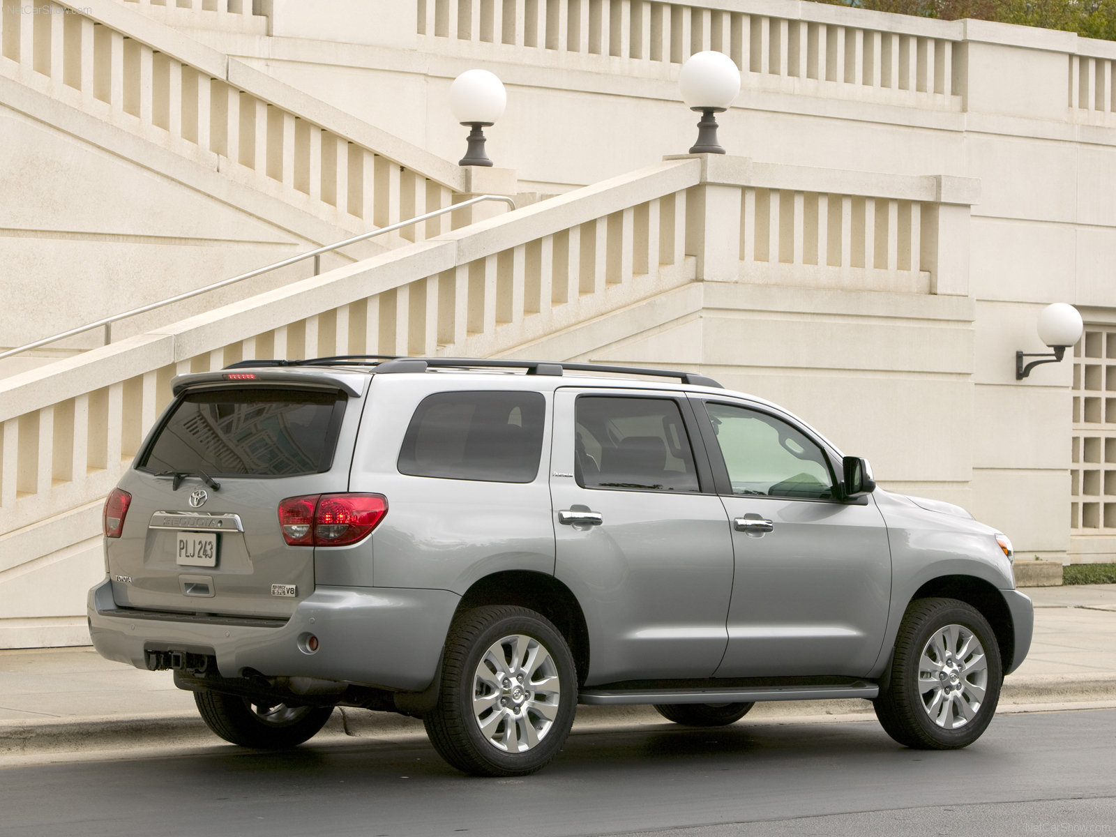 Toyota sequoia фото