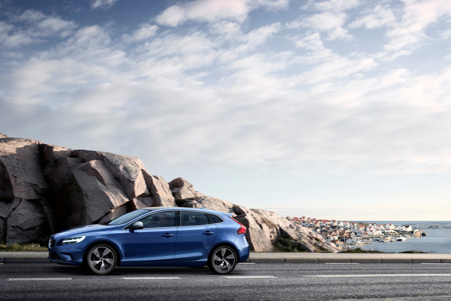 Volvo v40 Wallpaper