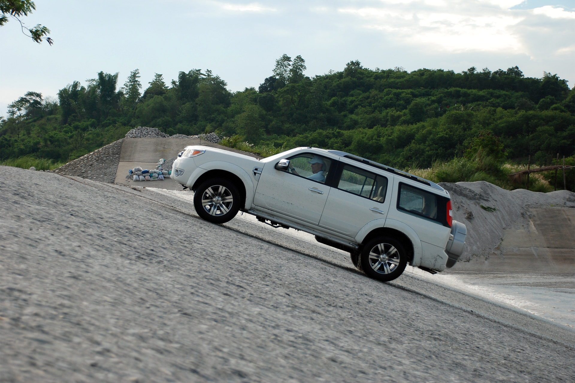 Ford Everest фото