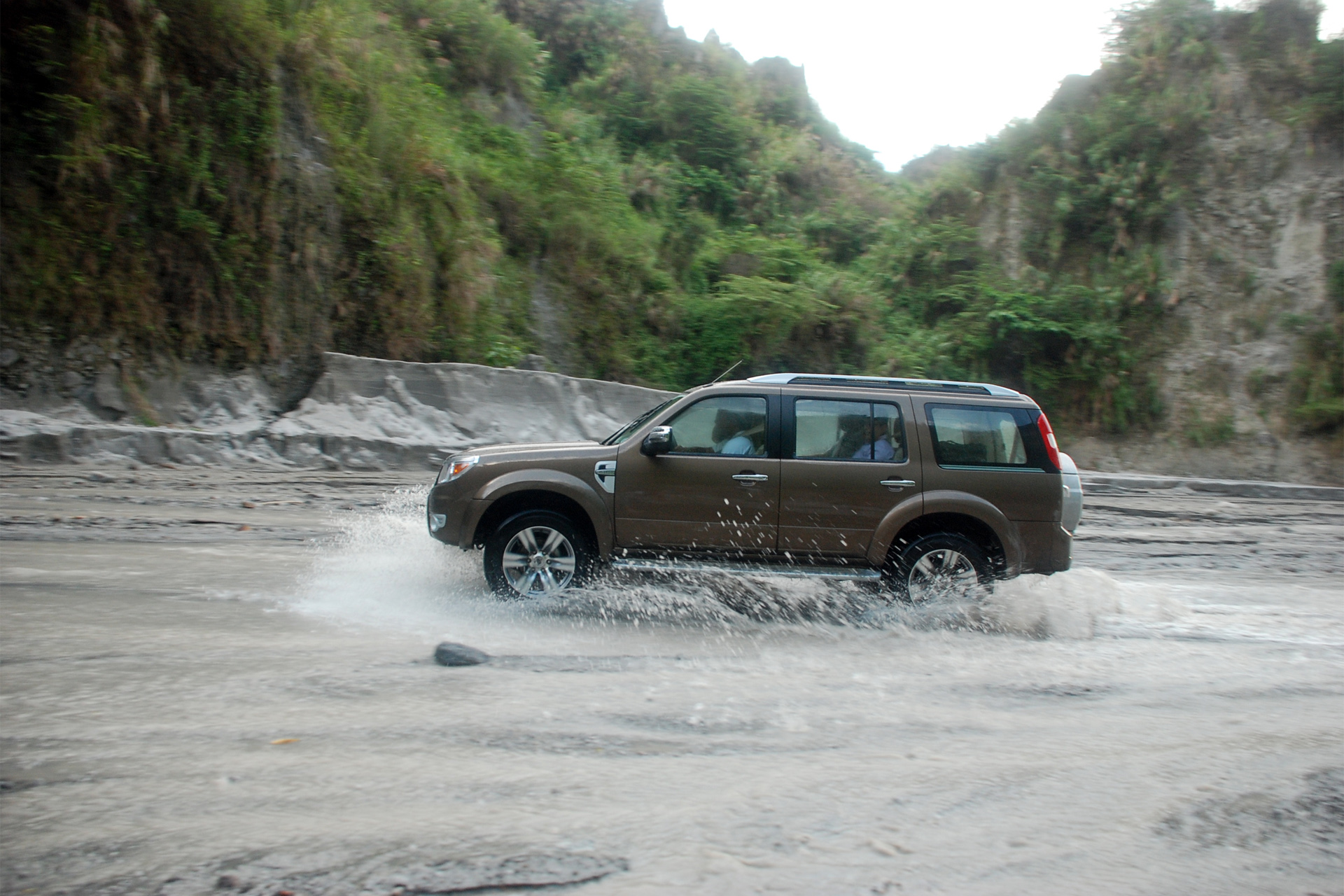 Ford Everest фото