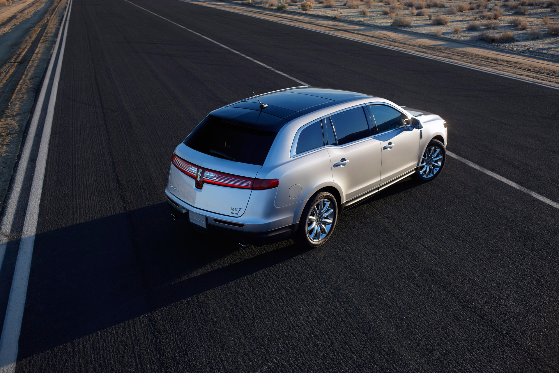 Lincoln MKT фото