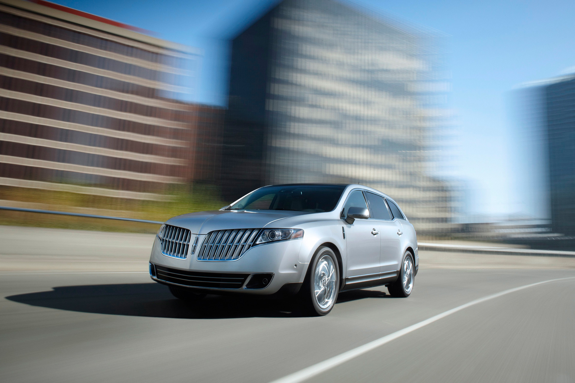 Lincoln MKT фото