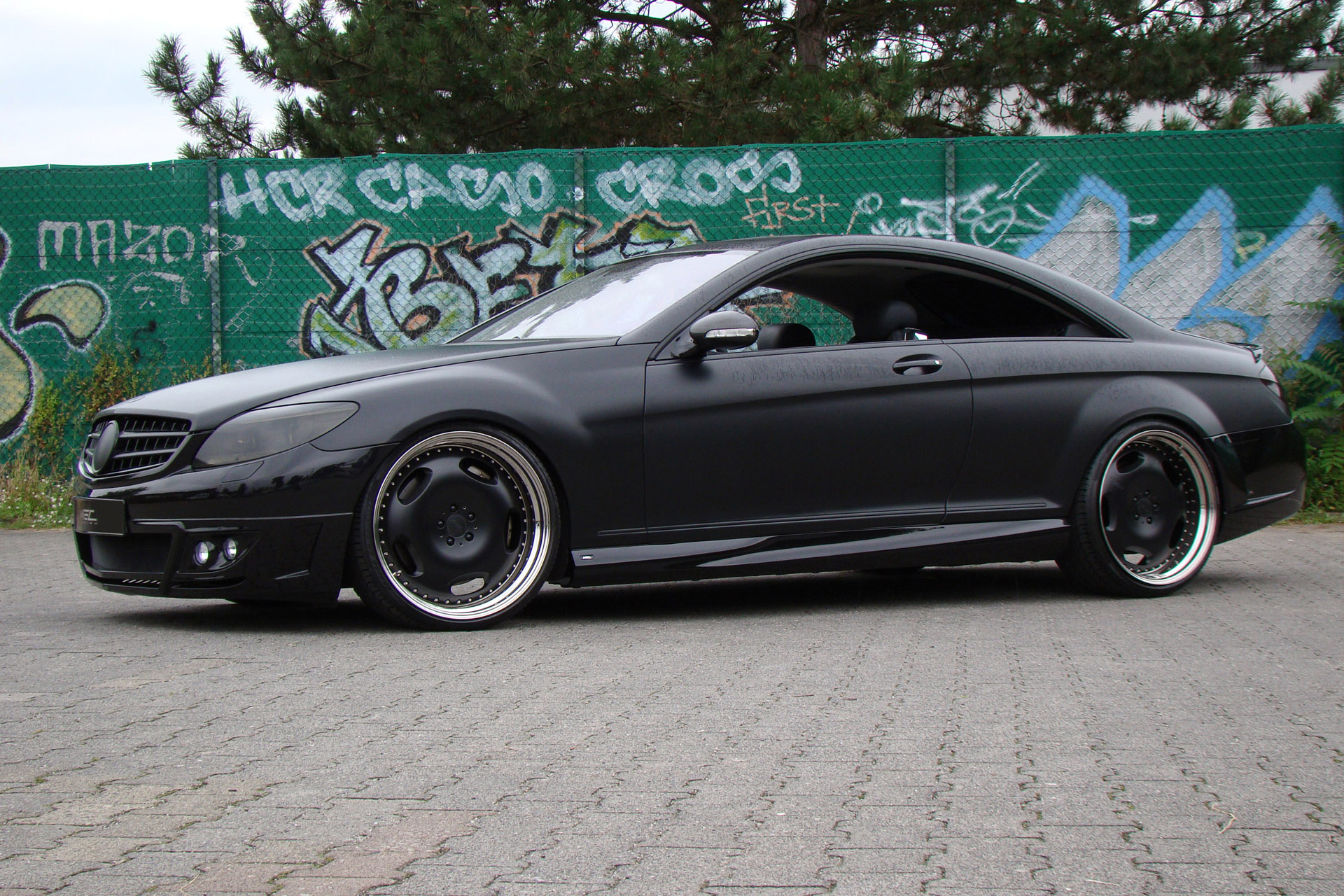 Mercedes Benz CL 215 stance