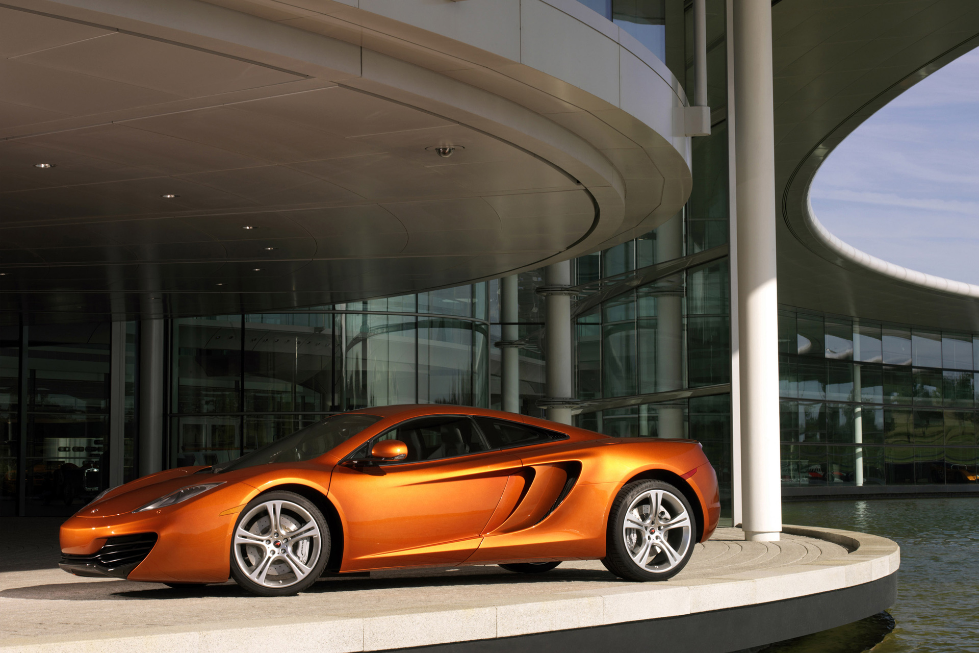 McLaren MP4-12C фото