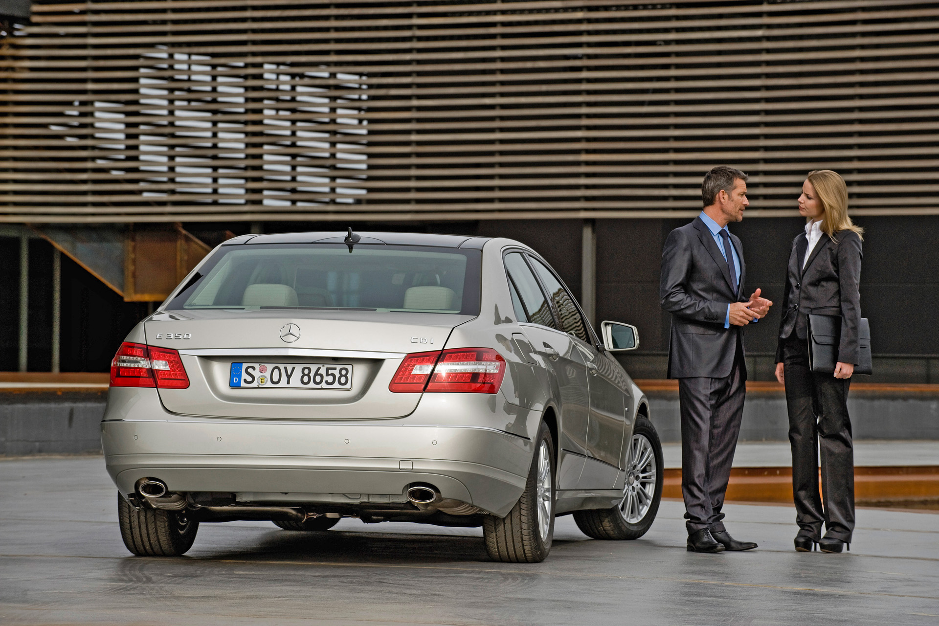 Mercedes-Benz E-Class фото