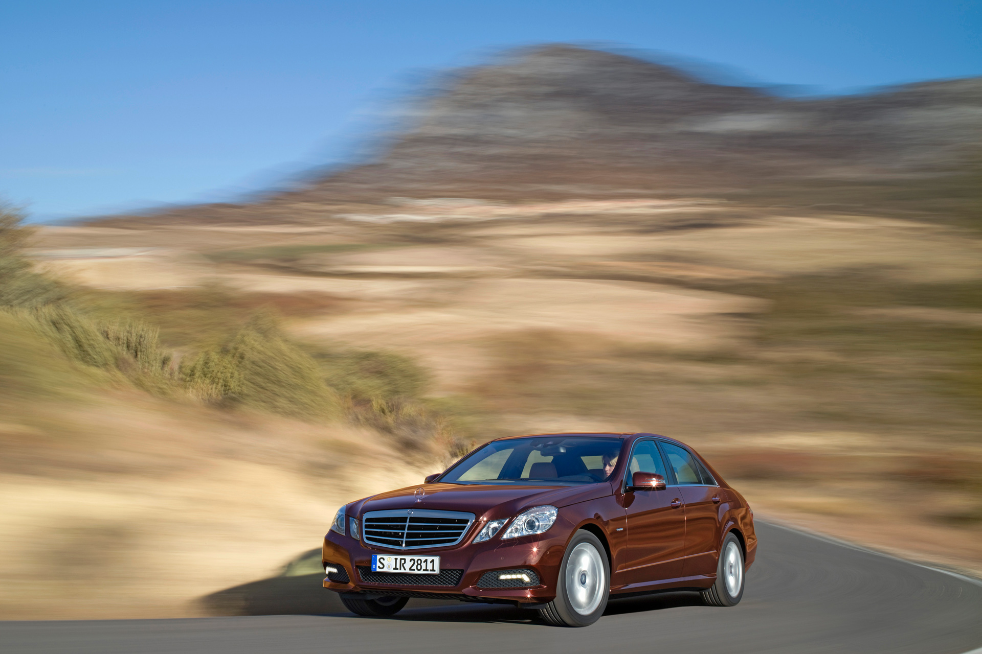 Mercedes-Benz E-Class фото