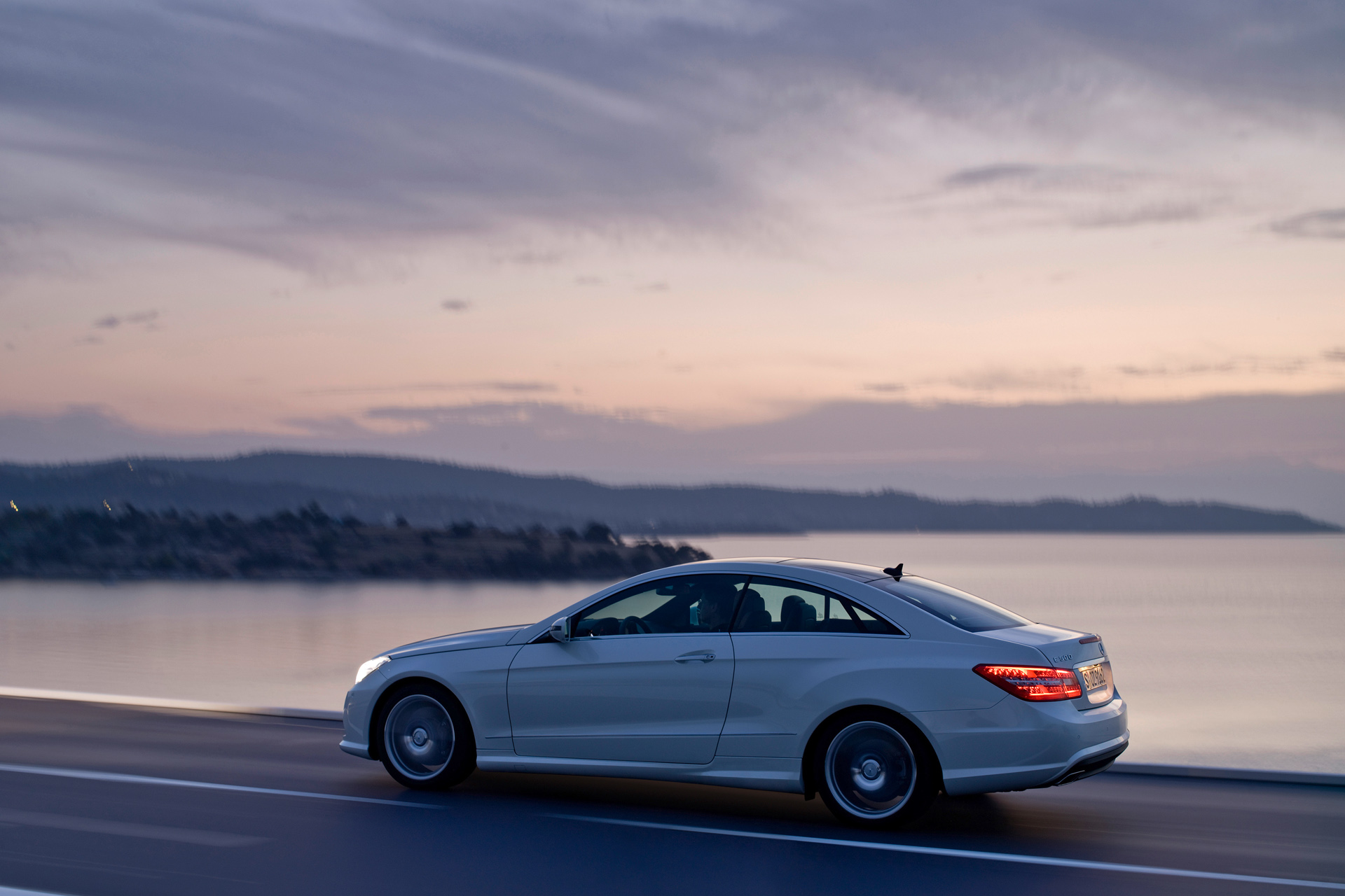 Mercedes-Benz E-Class Coupe фото