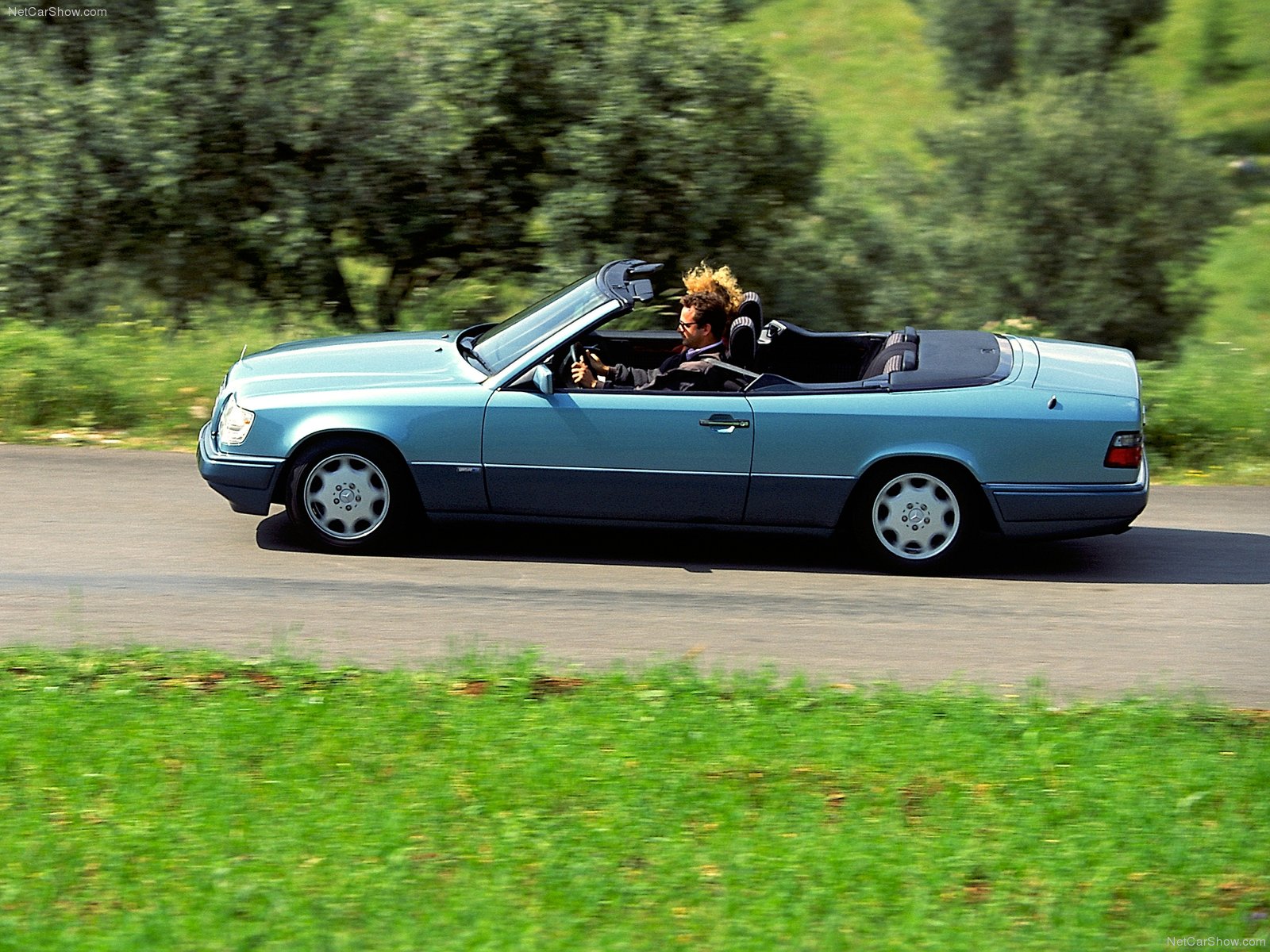 Mercedes-Benz E-Class Cabriolet фото