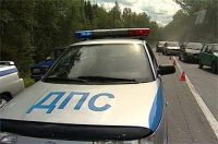 Пьяный водитель 300 метров протащил на капоте сотрудника ГИБДД